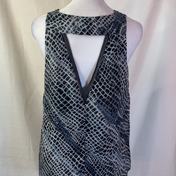Banana Republic Factory Snakeskin V Neck Sleeveless Top - Picture 9 of 12